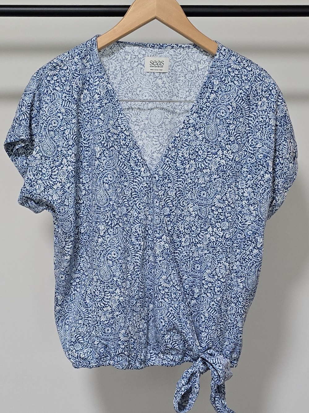 SEAS Blue Floral V-Neck Tie-Hem Top